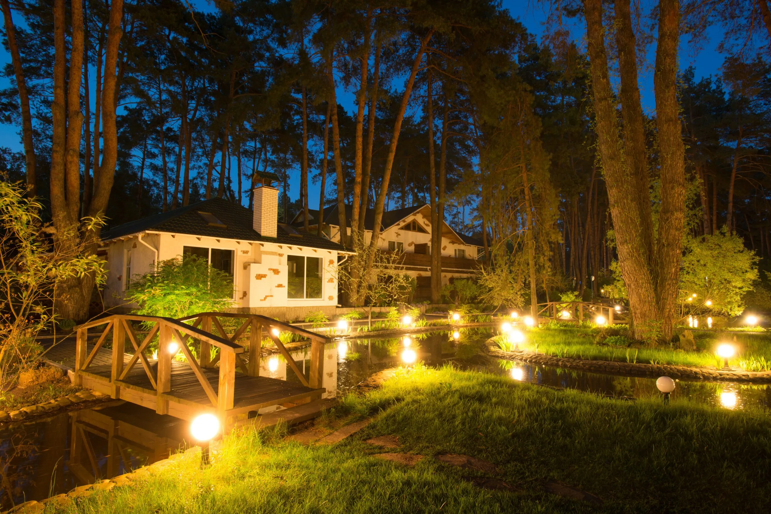 Cozy,Resort,By,The,Lake,In,The,Conifer,Forest,At Exterior Yard Lights